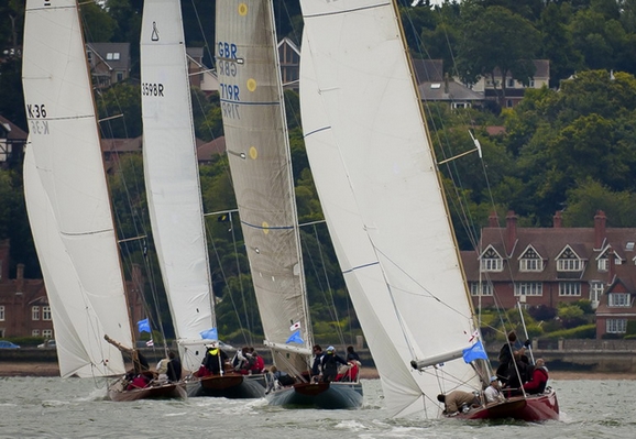 英国古典周每年均在英国帆航运动的发祥地寇兹(Cowes)举行